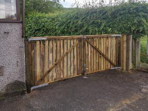 Low driveway gate