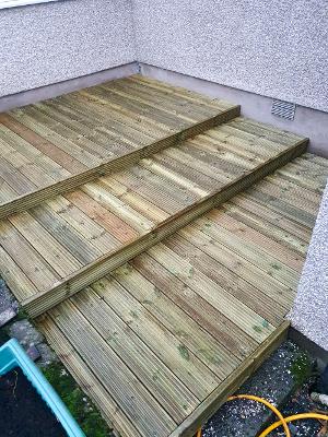 Three-tiered decking