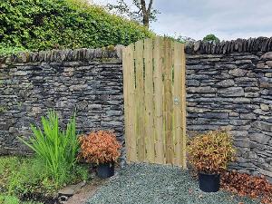 Wall gap gate