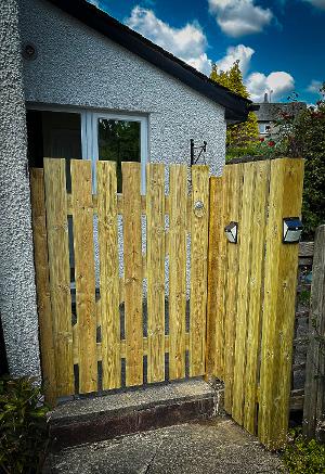L shaped gate and fence